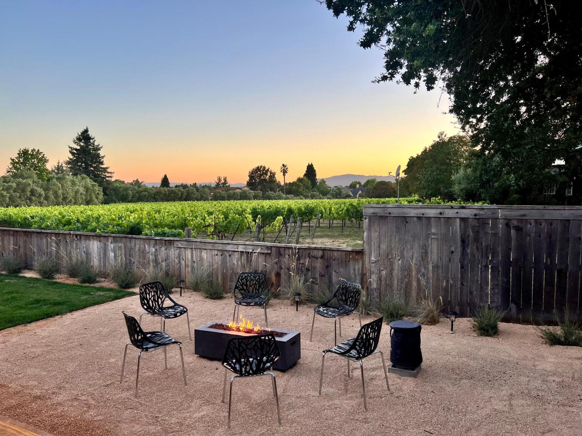 Outdoor Fire-Pit, Jacuzzi & Bbq W/ Vineyard Views! Villa Windsor Eksteriør bilde